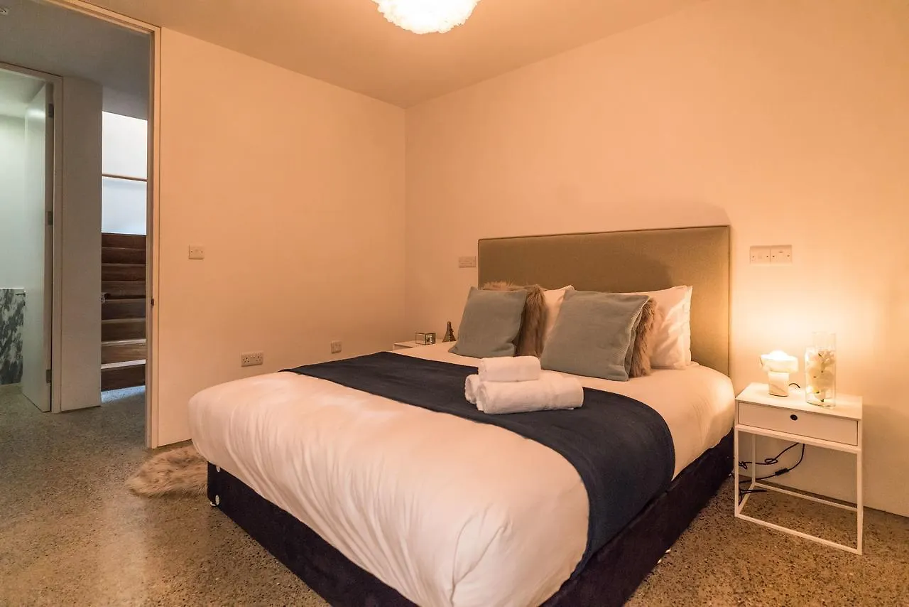 The Samuel Beckett Suite - Hiphipstay Dublin 0*,  Irsko